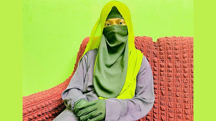 Kaleonjoybd: 继叔你在干什么，我和你的继女一样