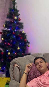 Santa yang dihormati, sebagai hadiah Krismas saya mahukan persetubuhan yang lazat dengan abang tiri saya yang seksi! Saya memanjakan keinginan kakak tiri saya