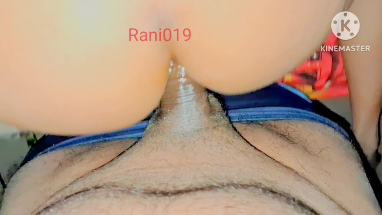 Rakesh: Una ragazza indiana che si masturba