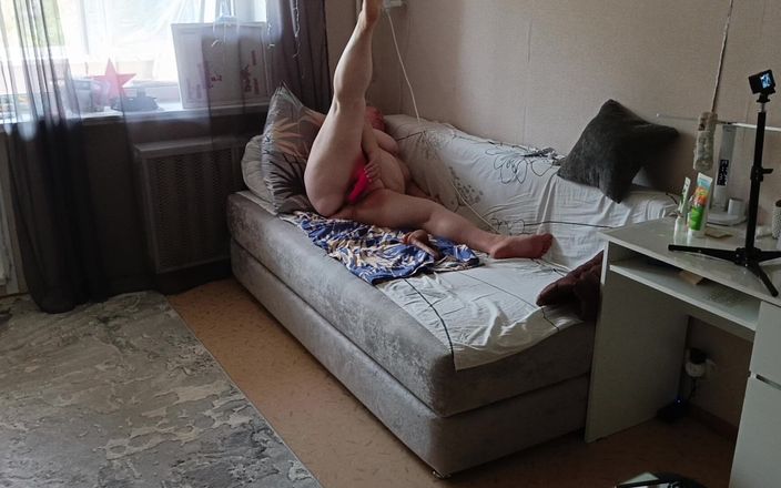 Zona901: Iubita nesătulă își masturbează pizda în orice moment liber