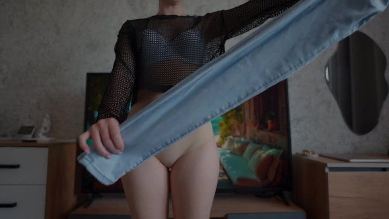 Tori Diamond: Seluar jeans duduk muka pov! Seluar jeans pantat yang sempurna...