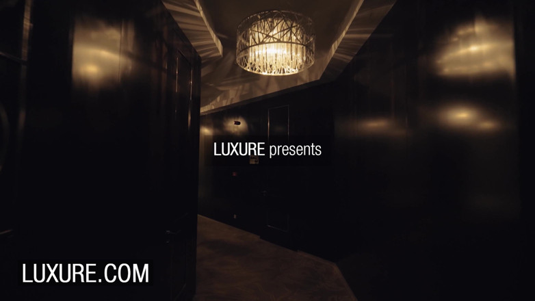 Luxure: Susy Gala brunetka sexy manželka dává hlavu a uspokojuje cizince