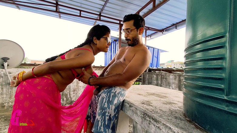 Horny_Bong: Bhabi India mengambil krim wajahnya
