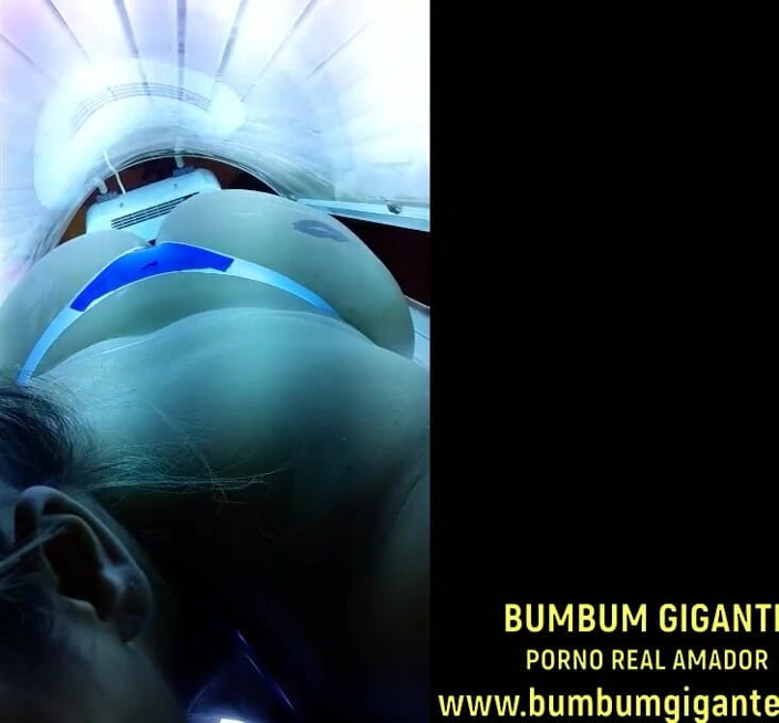 Camargo Hotwife: In the tanning machine showing off