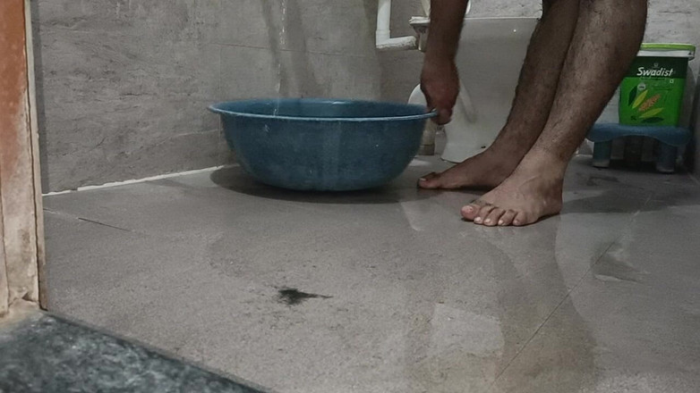 LovedSunsine1990: Chicos, me encanta bañarme desnudo