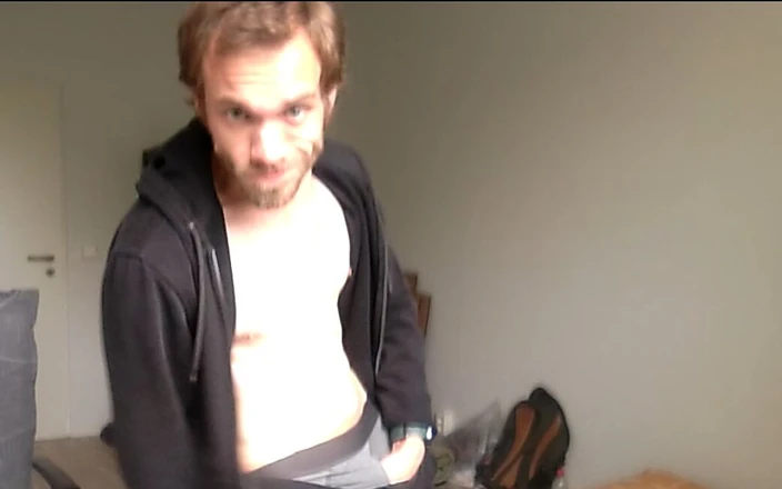 XlPmml: Идиот Батор братец выговаривается как сумасшедший в комнате для гостей