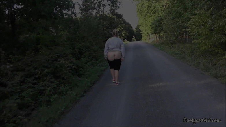 Bootyass Girl: Blonde teen sucks and fucks outside