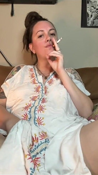 Sigara içen fetiş orta yaşlı seksi kadın mastürbasyon