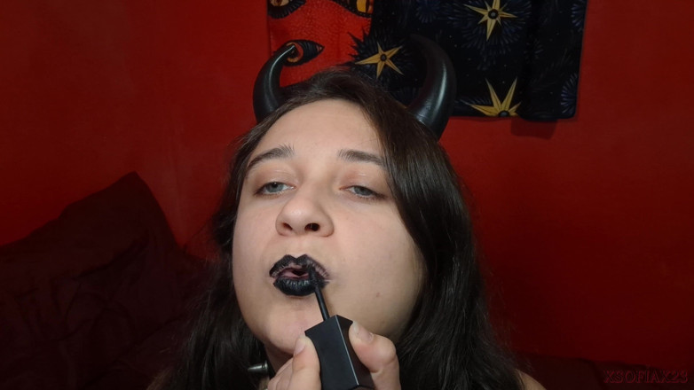 Sofia Nightshade: Černá rtěnka make-up