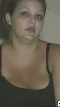 Mature gives a juicy blowjob to a guy