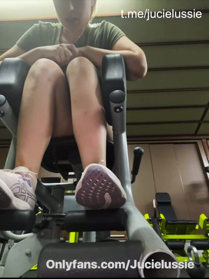 JuiceLussie: Verrückte öffentliche fickende muschi im fitnessstudio