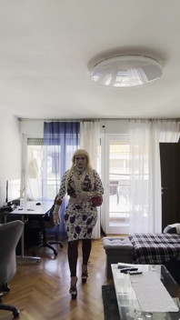 Pearl Vanesa pokazuje swoje ciało w domu w pięknych perłach