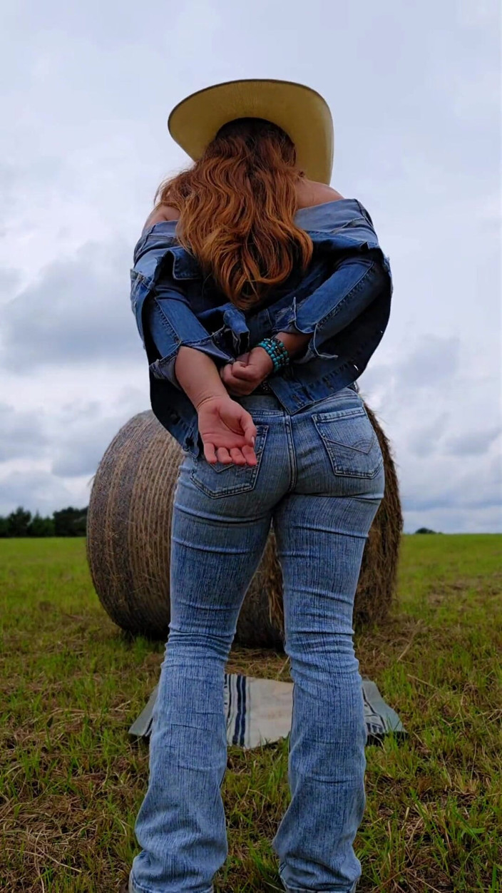 NaughtyRedFarmgirl: Barefoot Cowgirl Strip and Grind Heel of Foot Squirting All...
