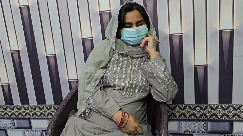 Faryal: Stepsister Watching Me - Dirty Talk Hindi Audio