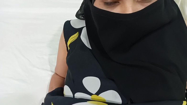 Dearshivani: Tesettürlü kız yarak emmeyi seviyor ve sulu amcığı erkek arkadaşı...