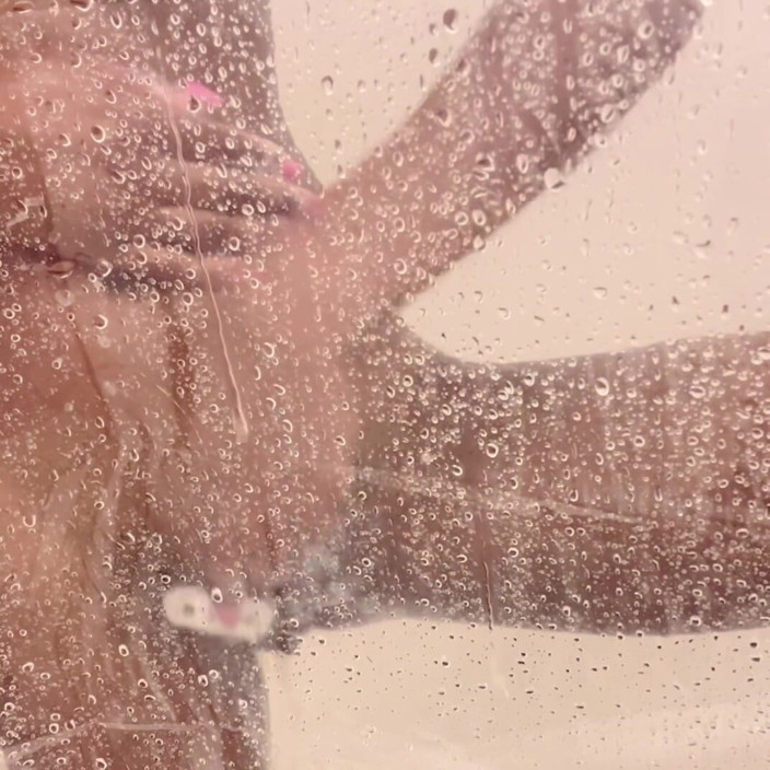 Emilycreams1: Shaving in the Shower