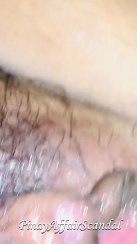 Âm hộ của pinay 18 tuổi được lấp đầy bởi tinh