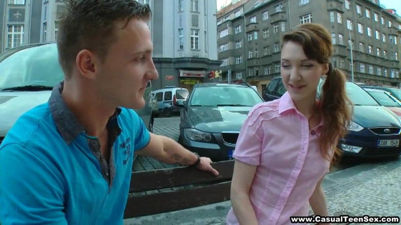 Casual Teen Sex: La teenager voleva essere rimorchiata