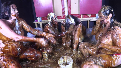 Gunked up girls: 4 gadis memamerkan makanan