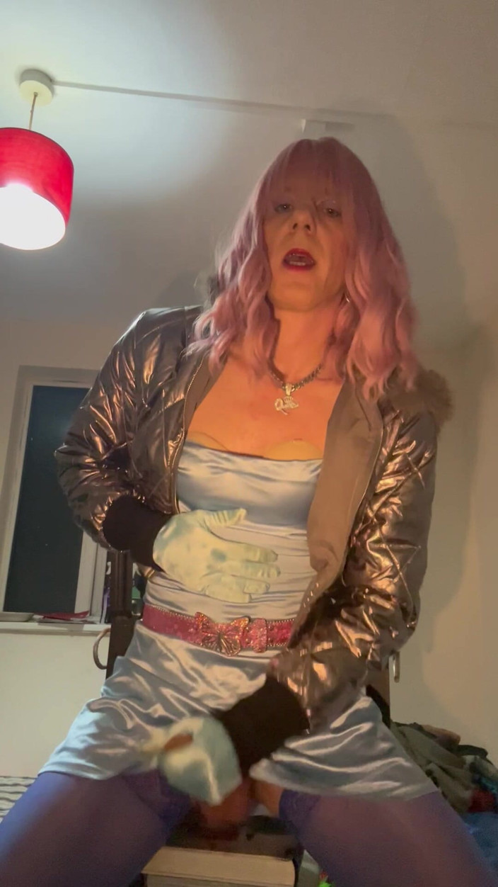 Jessica silk: Jess Silk berijdt haar dildo