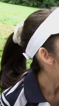 Blowbang und heißer sex ficken ein sexy japanisches mädchen auf dem golfplatz