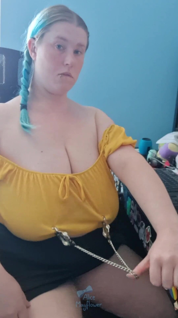 Alice_Mayflower_Scottish: Соски затиснуті боби flicking - соло дівчина