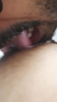 Indyjska macocha zerżnięta przez przyjaciół - hindi audio - indyjski Desi Sexy Bhabi fucked