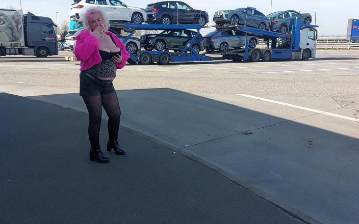 PureVicky66: Bunicuța germană seducătoare este gata să aprindă o distracție sălbatică,...