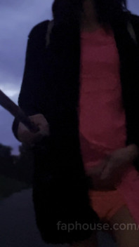 Style No4 Pink Lust. Gaun merah muda. Dark Thoughts. Jari-jari kotor.