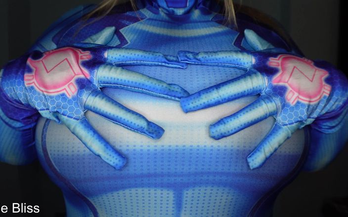 Julie Bliss: Samus Cosplay BBW Show off