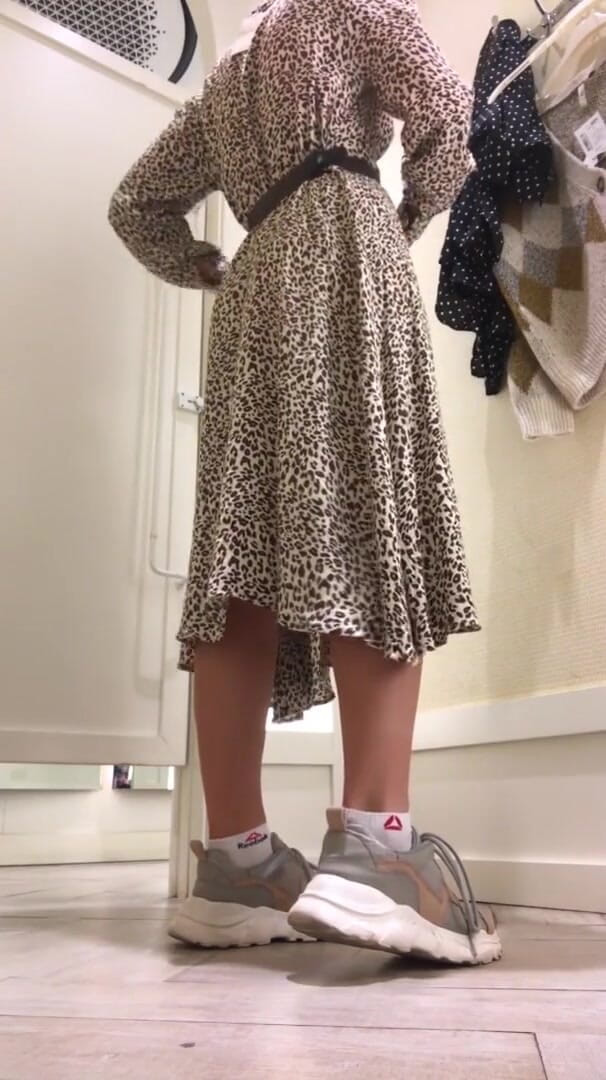 Good_view: ドレスルームで女の子のオナニー