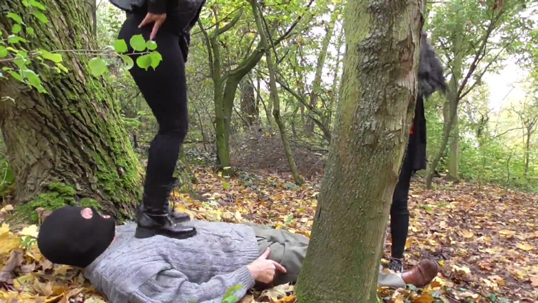 Femdom Austria: gulaam jangal men nasht ho ge