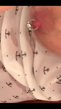 Oiled Big Tits under T-Shirt and get Orgasm putting All Vibrator in Pussy