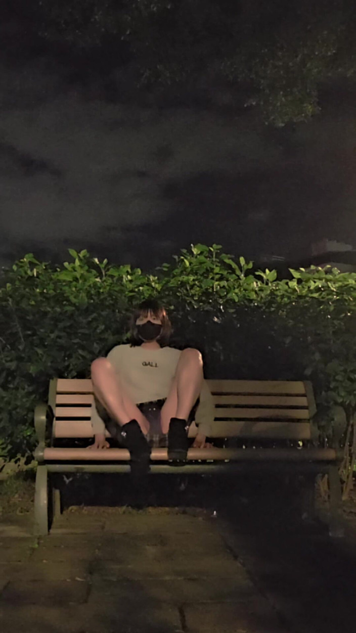 Taiwancdgirl: Sexy shemale Tingxuan se venku masturbuje a myje si ruce