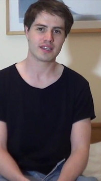 Der twink calos fama wurde ohne gummi von fabien gefickt