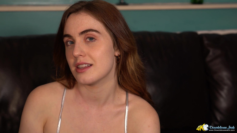 DownblouseJerk: Loa Rae - excitée