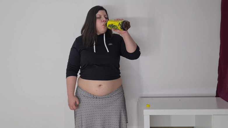 Alice H: Arrotando e fetiche de barriga