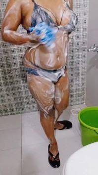 Baño parte 2 - show de baño de mi hermanastra