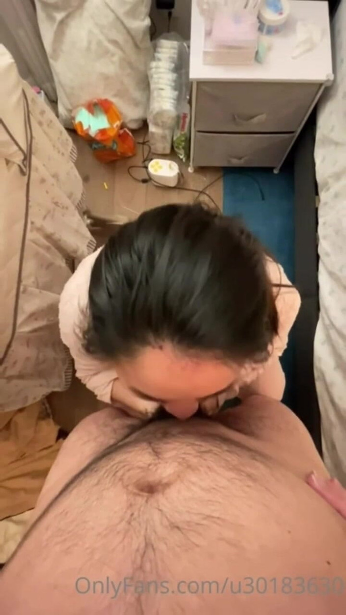 SquishMallow3328: Leche en la boca de milf china embarazada después de...