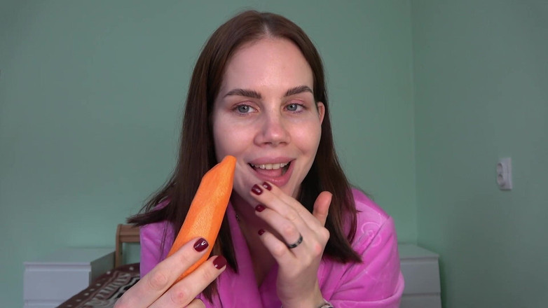 Anna Sky: Quente Ruiva Anna Faz Um Boquete E Recebe Uma Gozada