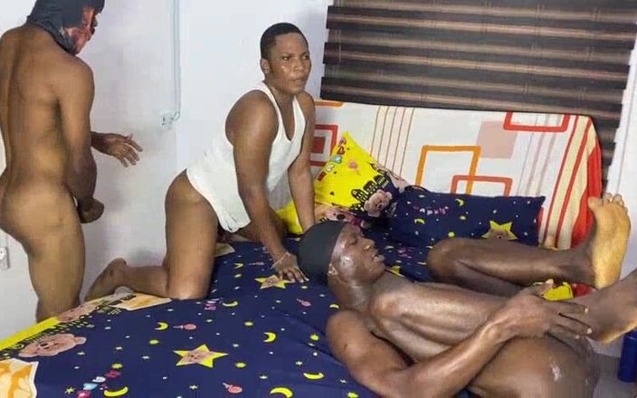 Chief_daddyy: Dosa mengerikan dengan teman asramaku.