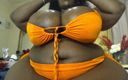Legendary Booty Overdose: विशालकाय सुन्दर मम्मी हस्तमैथुन कर रही है और उसके स्तन हिला रही है