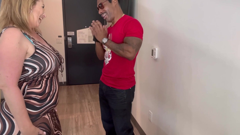 Danni Jones: King Cobra Takes PAWG MILF Danni Jones’ BBC Virginity