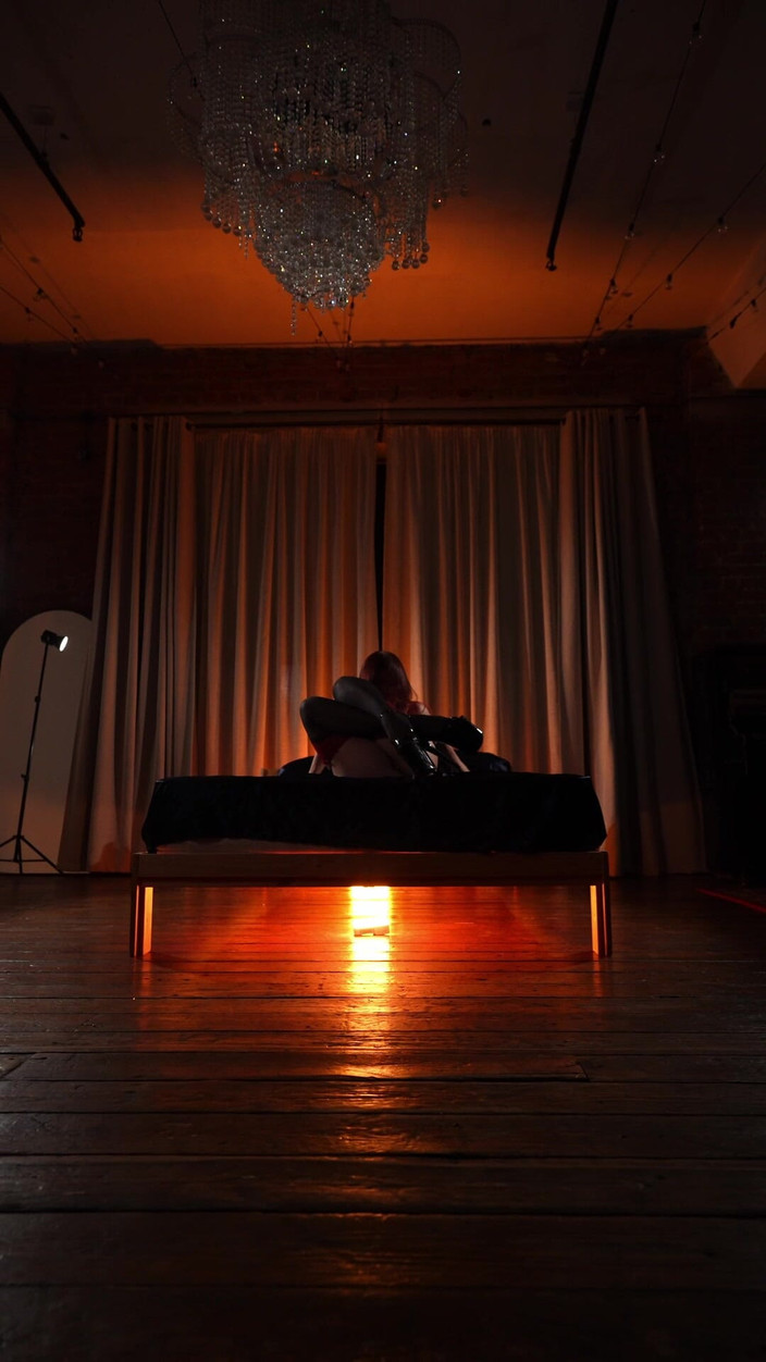 Renata Fox: Найгарячіший танець прямо на ліжку