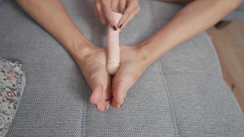 EROTICONLY: Mora cavalca il cazzo duro fino all'orgasmo