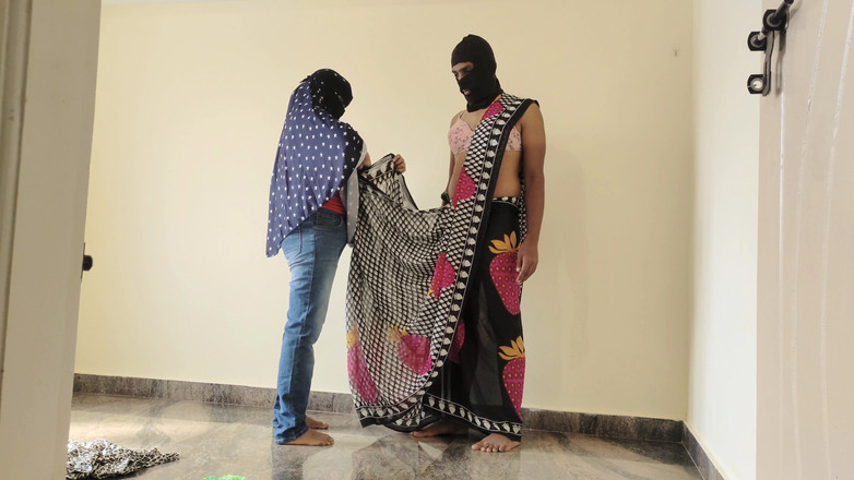 Mrbunty98: 후장을 채찍질하고 핑거링하는 인도 펨돔 여주인