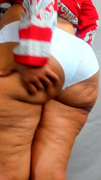 Role-playing naughty big-ass baker dando joi e exige muito esperma ...