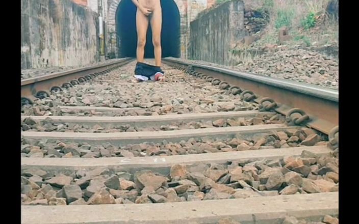 Tani: Ngusap kontol di trailway