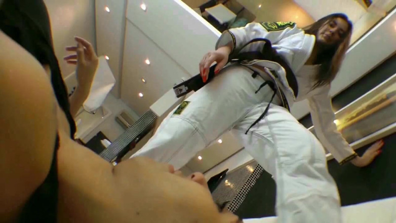 FetishKing: Karateka pieds visage par Pandora Cruel et Esclave Pat