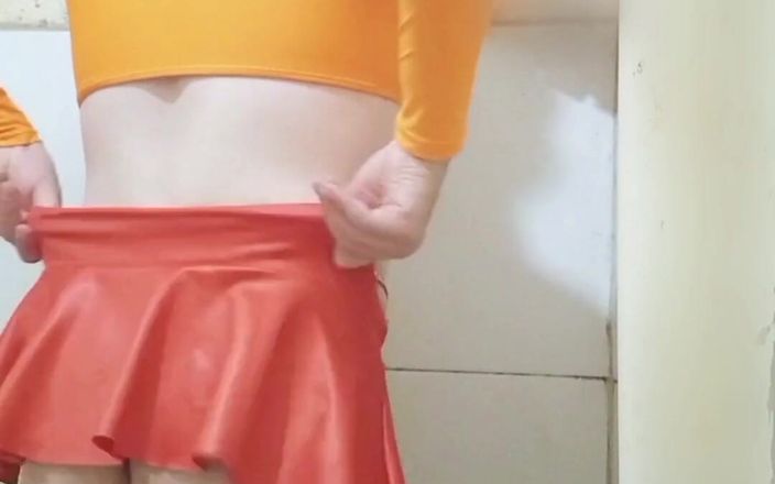 Carol videos shorts: 使用她的红色内裤